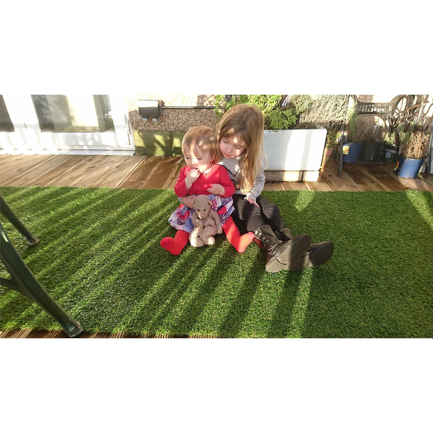 Nomow 20mm Meadow Grass Artificial Grass Roll - 4m Width 4 Nomow 20mm Meadow Grass Artificial Grass Roll - 4m Width - Image 4