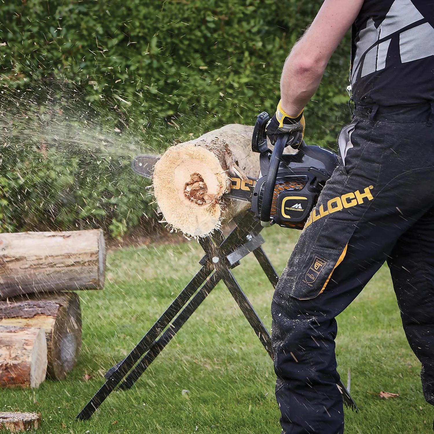 McCulloch CS35S Petrol Chainsaw 2 McCulloch CS35S Petrol Chainsaw - Image 2